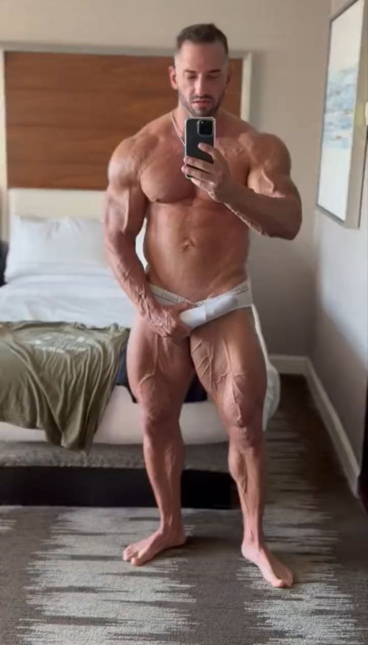 Cpxxx The Hottest Strong Bodybuilder Of OF With The Hugest Cock